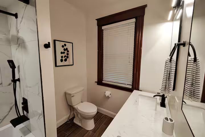 A second-floor full bathroom